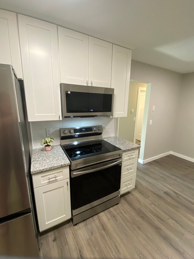 Stainless Steal - 609 Market St S Unit 5