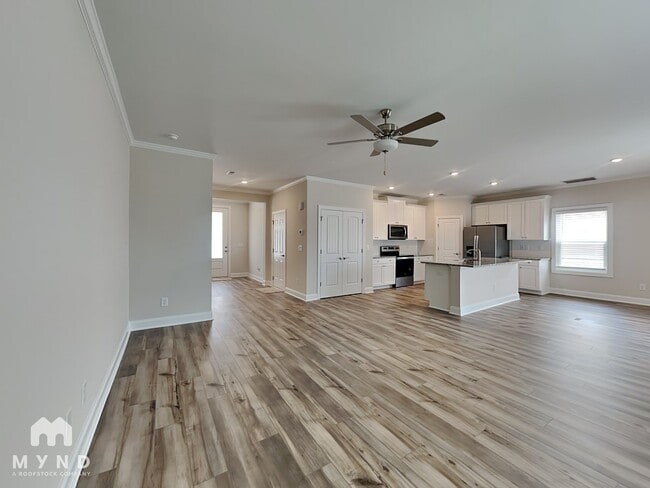 Photo - 460 Access Dr