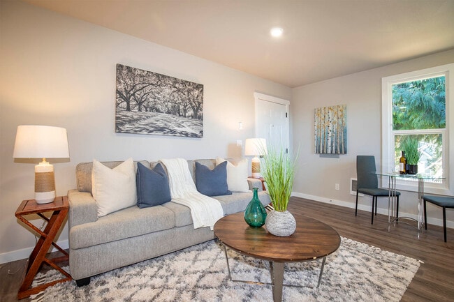 Photo - 705 4th Ave SW Unit 3