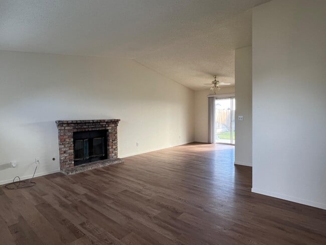Photo - 410 Sunset St