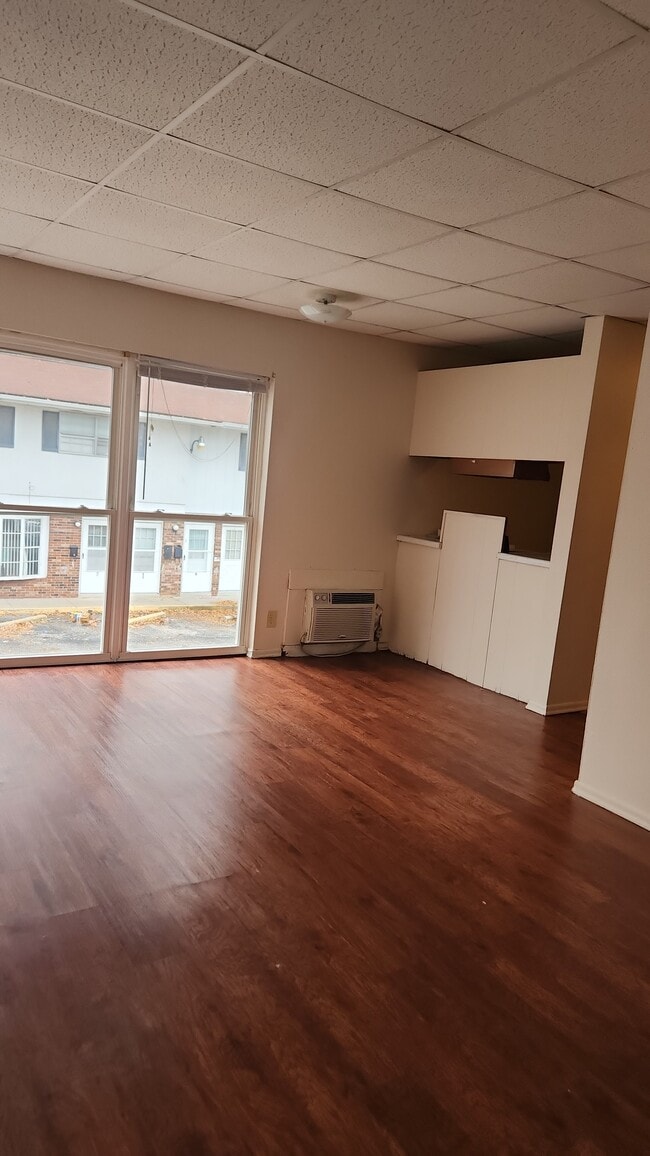 Photo - 408 S Poplar St Unit 0