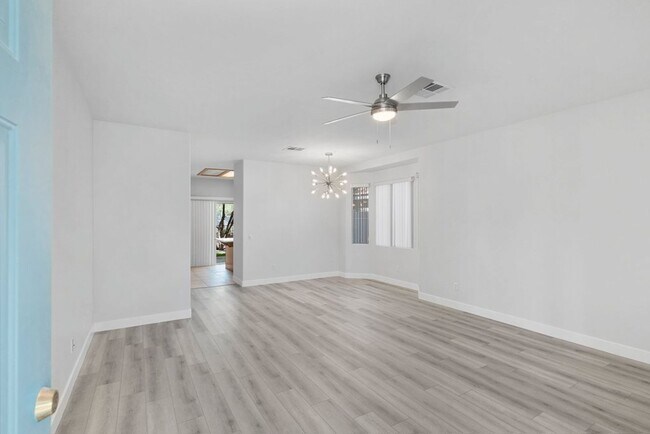 Photo - VERY CUTE 2 BEDROOM, SINGLE STORY HOME IN ...