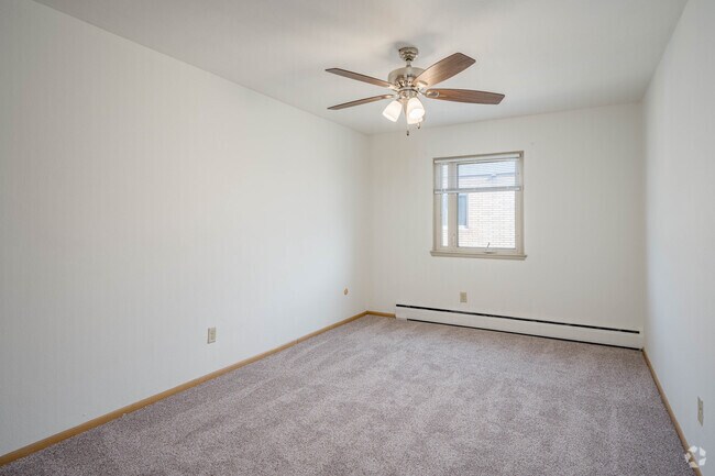 1BR,1BA - 646SF - Bedroom