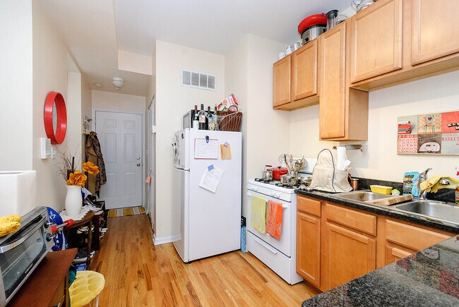 Photo - 1852 W Wabansia Ave