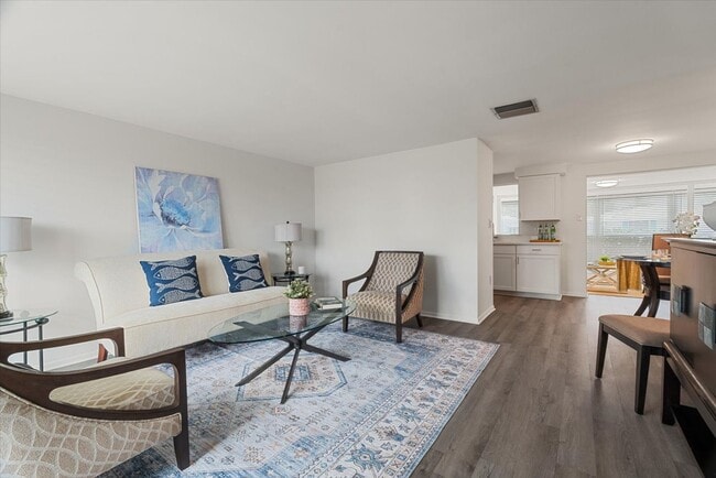 Photo - 477 Circlewood Dr