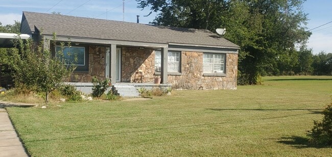 Building Photo - Handicap Accessible 2 bd, 2 ba - Beautiful...