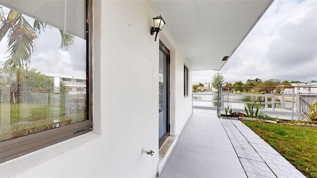 Photo - 220 SW 8th Ave Apartment Unit 2