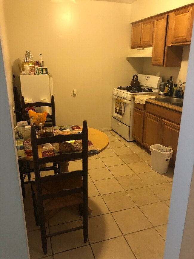 Photo - 2411 W Fargo Ave