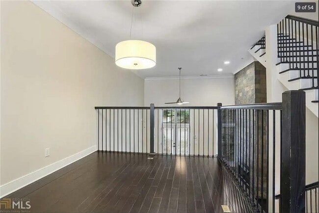 Photo - 255 Southerland Terrace NE