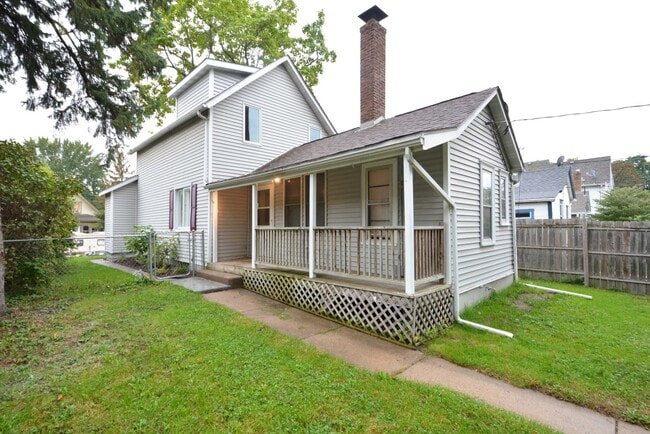 Photo - 241 Page St E