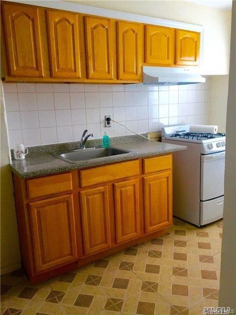 Photo - 220-21 94th Ave