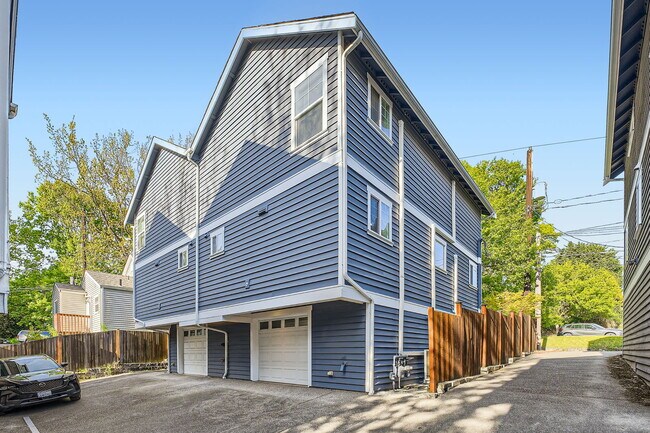 Photo - 309 27th Ave S #B