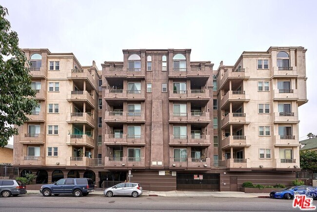 Building Photo - 848 Irolo St Unit 301 Rental