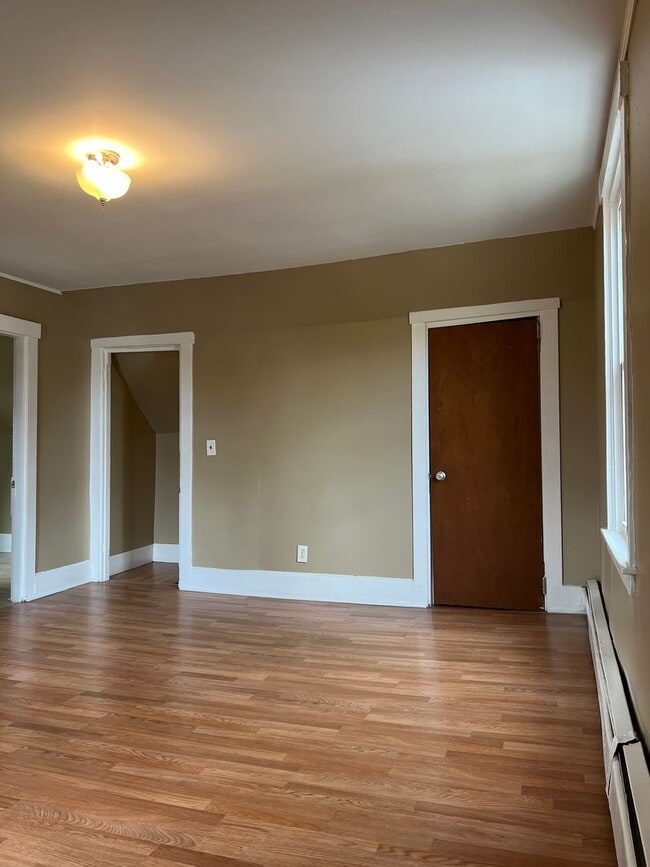 Photo - 9 Burrill St Unidad Apt 3