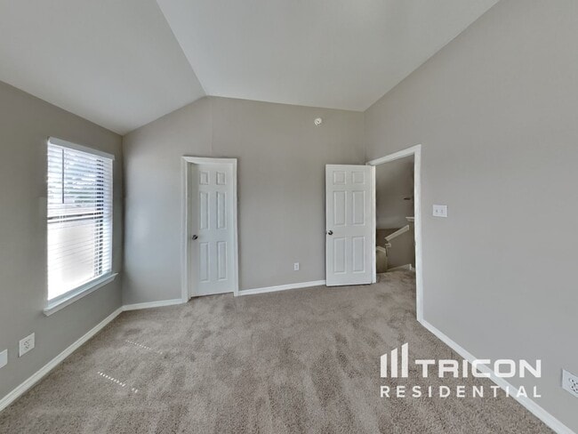 Photo - 963 Oak Lynn Dr