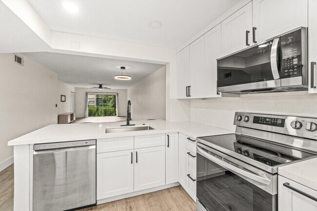 Photo - 2935 SW 22nd Ave Unit 1060