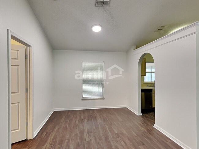 Photo - 1075 NW Albion Street