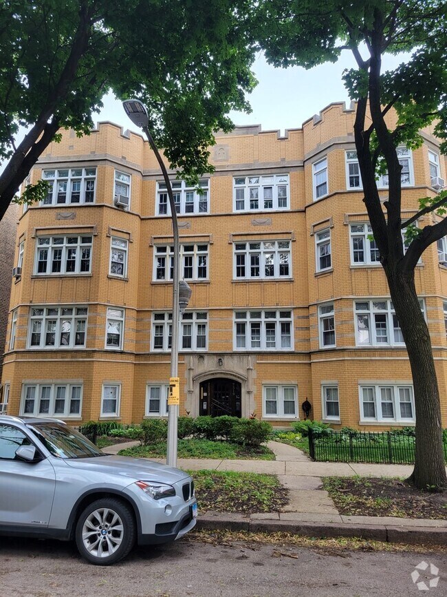 Building Photo - 7523 N Claremont Ave Unit GN Rental