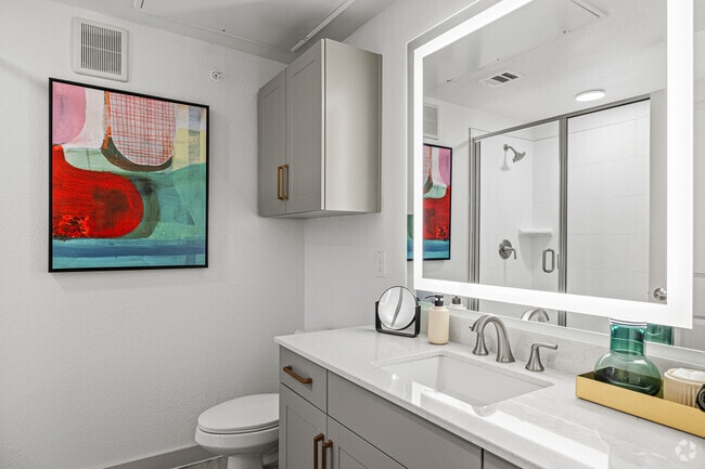 2BR, 2BA - 1,177SF - 1st Bathroom