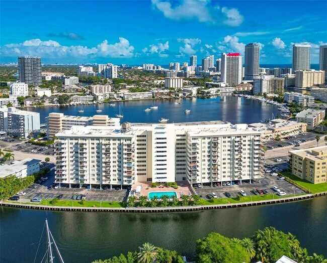 Building Photo - 401 Golden Isles Dr Unit 503 Rental