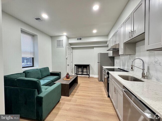 Building Photo - 1024 Race St Unit 2C Rental