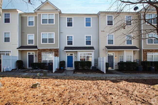 Building Photo - Stunning Townhouse for Lease in fantastic ...