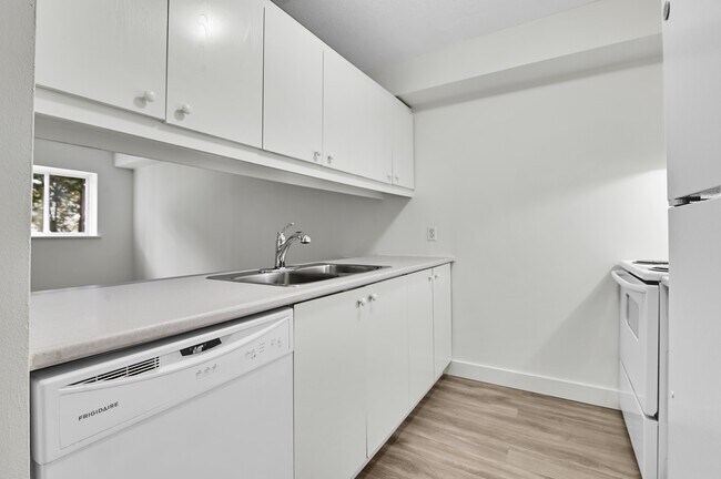 Photo - Christal Place Apartments