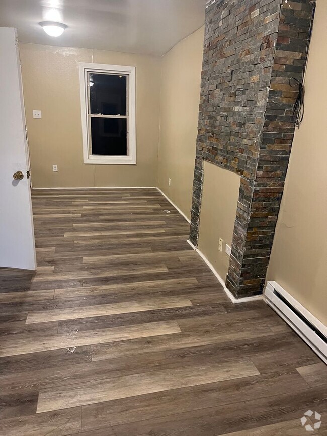 Building Photo - 3 Bedroom House