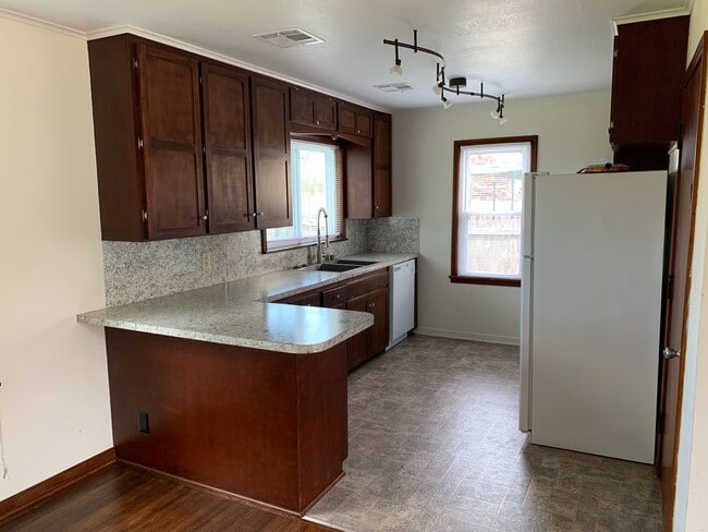 Photo - Adorable 3 Bd 1 ba w/ garage