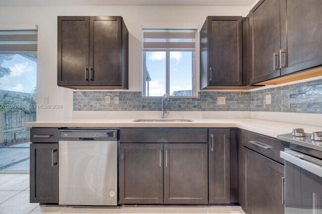 1090 SE 23rd Ave