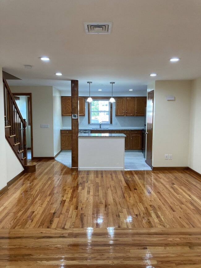 Building Photo - 30 Mansfield Dr Unit 302