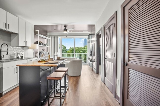 Building Photo - 555 Boulevard