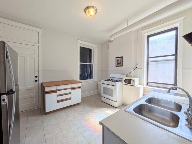 Photo - 4943 N Winthrop Ave Unit 3
