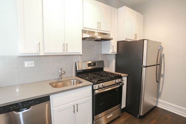 Building Photo - 1607 W Berteau Ave Unit 3
