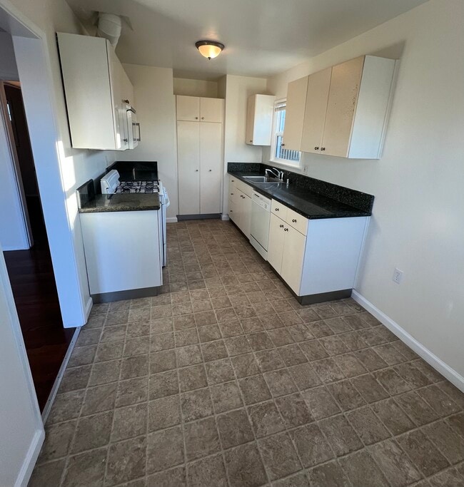 Building Photo - 940 N Cedar St Unit 3