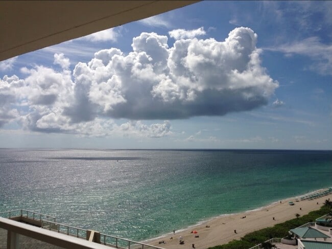 Building Photo - 16699 Collins Ave Unit 1410