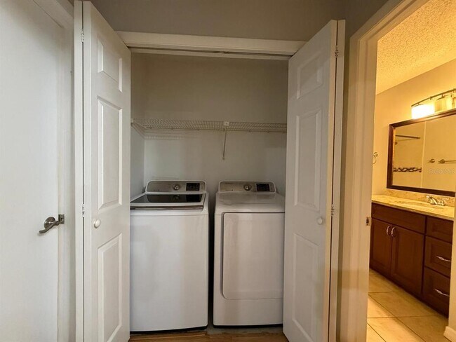 8643 Mallard Reserve Dr Unit 202