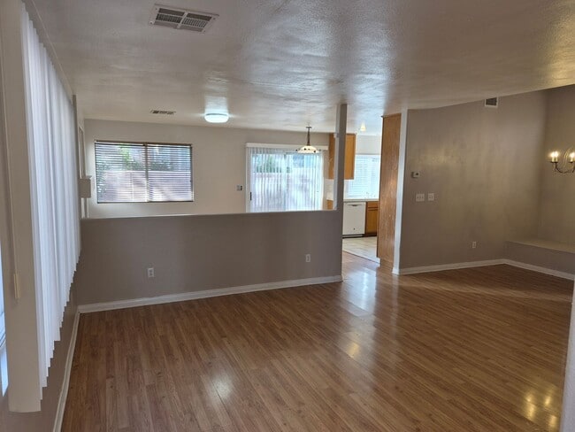 Photo - 812 Bow Creek Ln