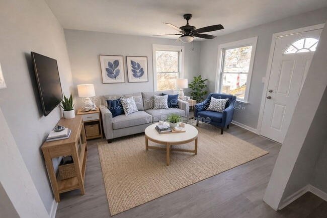 Photo - 2410 Veterans Dr