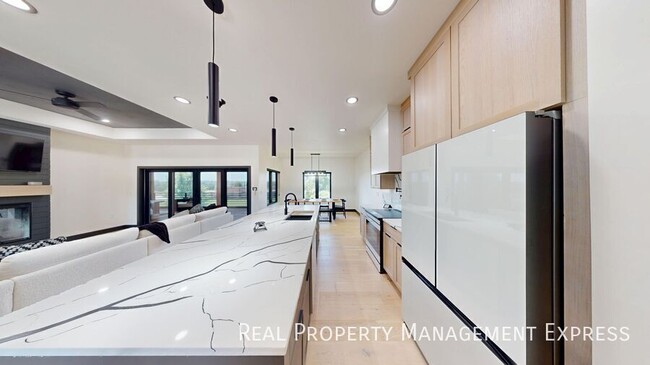 Photo - 313 N Red Spruce Ave