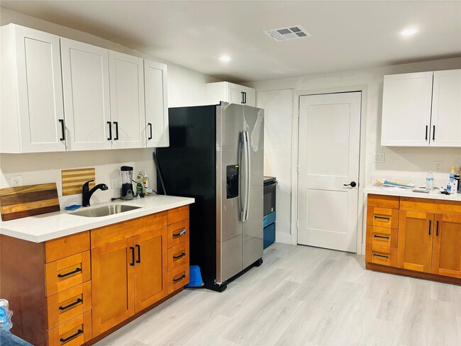 Building Photo - 1116 W 32nd St