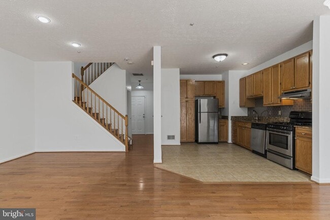 Photo - 6033 Grenfell Loop