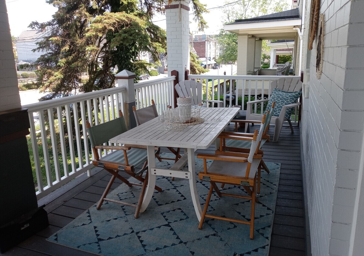 Front porch Hyde Park Square beyond. - 3549 Edwards Rd (Cincinnati, OH)