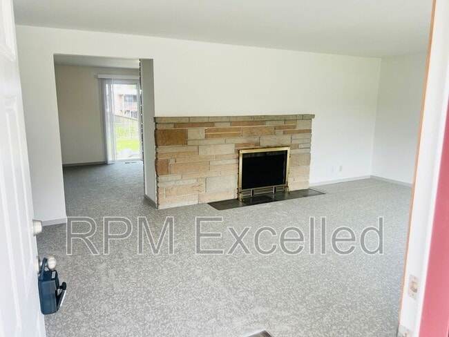 Photo - 3808 S 250th St