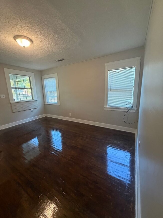 Photo - 1833 Walker Ave