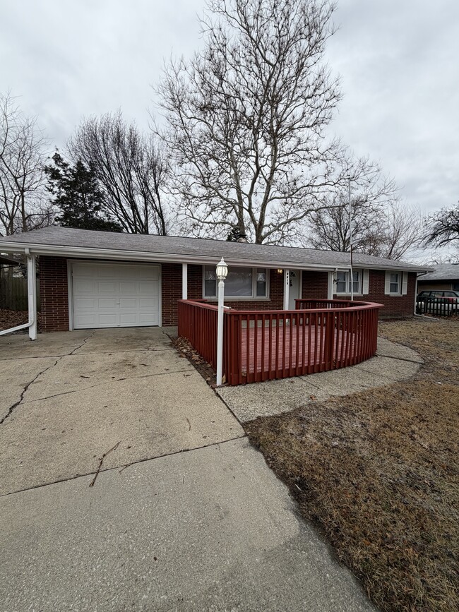 Photo - 2213 Roland Dr