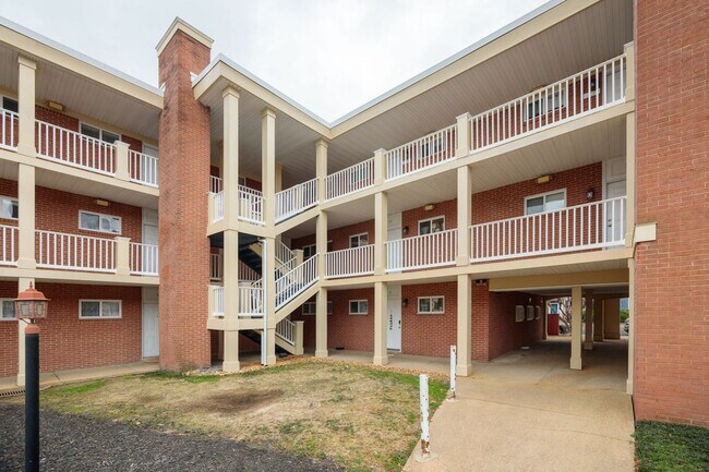 Building Photo - 2100 Grove Ave Unit 18