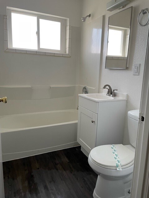 Photo - 2100 Daley Street