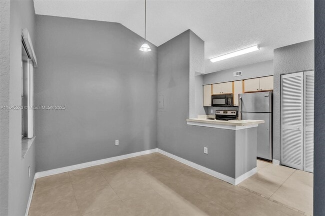 Photo - 2850 N Oakland Forest Dr Unit 313