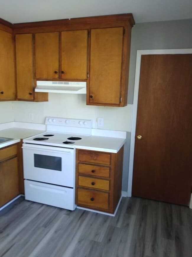 Photo - 1809 E Trail Dr SE